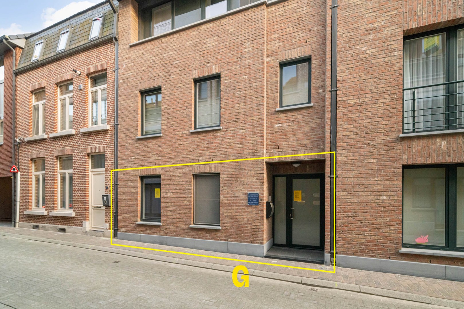 Netjes verzorgd en comfortabel ingericht gelijkvloers appartement met ruim terras, standplaats en kelderberging op wandelafstand van de markt - foto 2