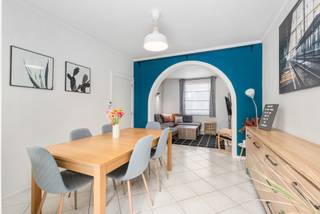 <p>[[ DIT PAND NEEMT DEEL AAN DE ERA OPEN HUIZEN DAG OP 13/6 VAN 13:00 TOT 14:00 ]]<br /><br /><u><strong>Te koop:</strong></u></p>

<p>Deze charmante woning beschikt over drie comfortabele slaapkamers en is perfect voor wie op zoek is naar een instapklare gezinswoning. </p>

<p>Buiten geniet u van een volledig aangelegde tuin van 145 m², ideaal om te ontspannen of gezellige momenten door te brengen met familie en vrienden. </p>

<p>Gelegen in de Camille Françoisstraat geniet u van een centrale ligging, met winkels, scholen en openbaar vervoer op korte afstand. Een ideale combinatie van comfort, ruimte en bereikbaarheid.</p>

<p><br /><br /><u><strong>Belangrijkste ruimtes:</strong></u><br />• Woonkamer (12,4 m²) met gezellige sfeer<br />• Eetkamer (11,8 m²) aansluitend op de keuken<br />• Keuken (9,9 m²) met praktische indeling<br />• Bureel (18,1 m²) ideaal voor thuiswerk<br />• Drie slaapkamers (11,6 m², 16,0 m² en 18,5 m²)<br />• Badkamer (5,9 m²)<br />• Bijkeuken (5,5 m²)<br />• Inkomhal (9,4 m²)<br />• Kelder (17,3 m²) voor extra opslag<br />• Volledig aangelegde tuin (145 m²)<br /><br /><u><strong>Troeven:</strong></u><br />• Instapklare woning met drie slaapkamers in Machelen<br />• Asbest veilig<br />• Volledig aangelegde tuin<br /><br />Meer informatie of een bezoek met Margaux Mulkers? Contacteer ons via +3223351115<br />JOUW DROOMHUIS. ZO GEVONDEN!</p>