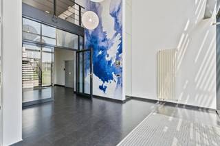 Goed gelegen kantoorgebouw met visibiliteit op de Leuvensesteenweg. Verschillende units kunnen aan elkaar gekoppeld worden om zo grotere oppervlaktes te creëren.<br />Parkeer ratio: 1/42 m²<br />Parking buiten: 350 €/plaats/jaar.<br />Archieven: 86 m² (50€/m²/jaar).