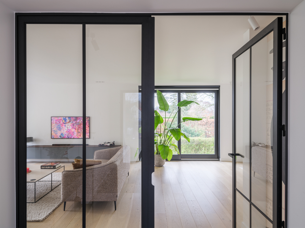 Sint-Martens-Latem – Bijzonder ruime en energiezuinige villa met woon-/werkmogelijkheid vlakbij het dorpscentrum. - foto 3