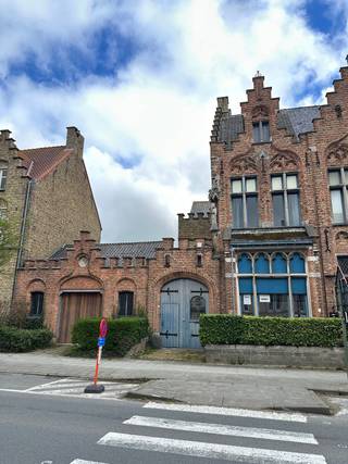 Te huur: karaktervol huis in het centrum van Veurne, op wandelafstand van winkels en voorzieningen.AANMELDEN VIA ONZE ERA WEBSITE !!Dit charmante...