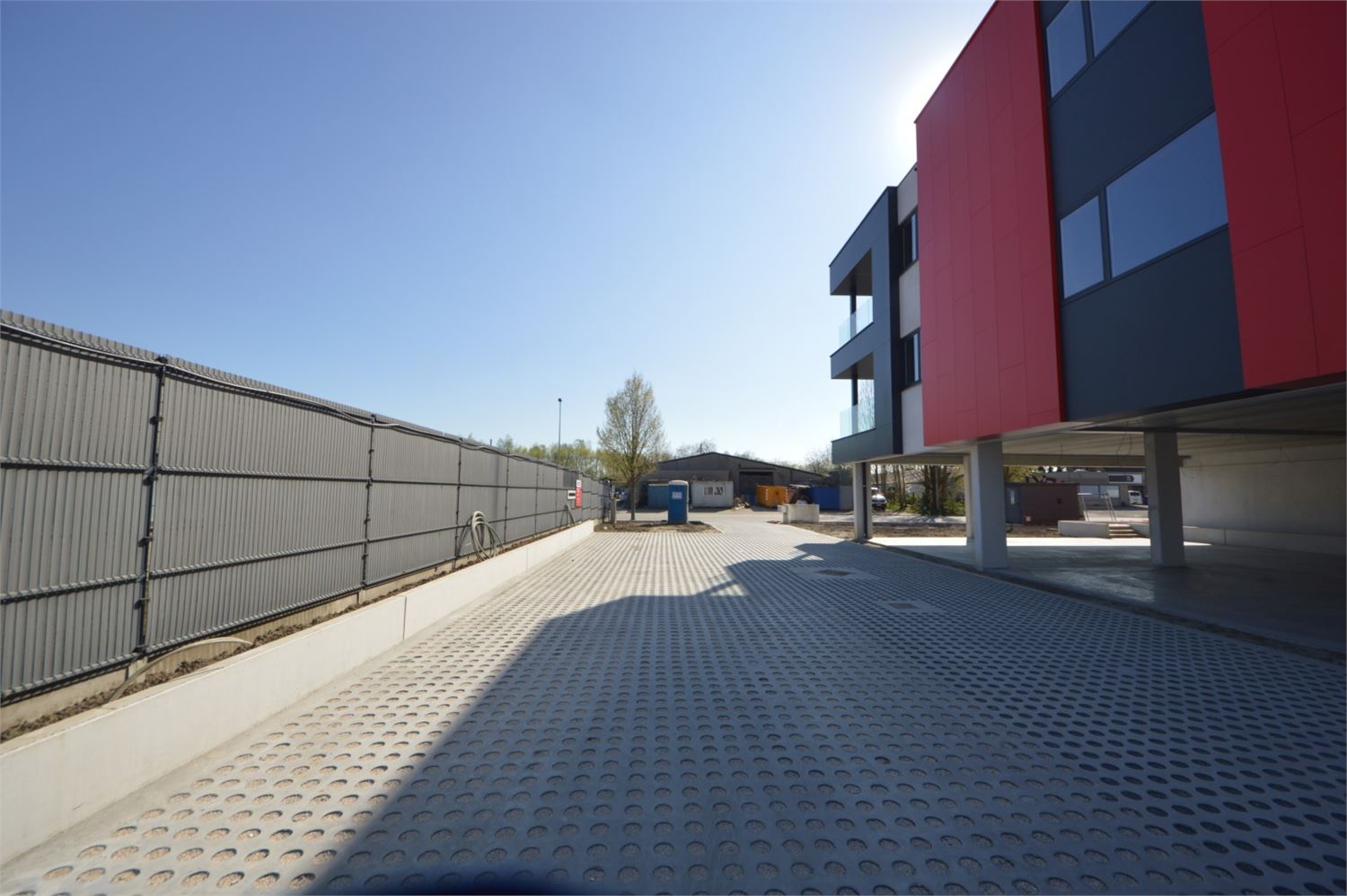 NIEUWBOUWKANTOREN MET PARKING NABIJ E40 - foto 4