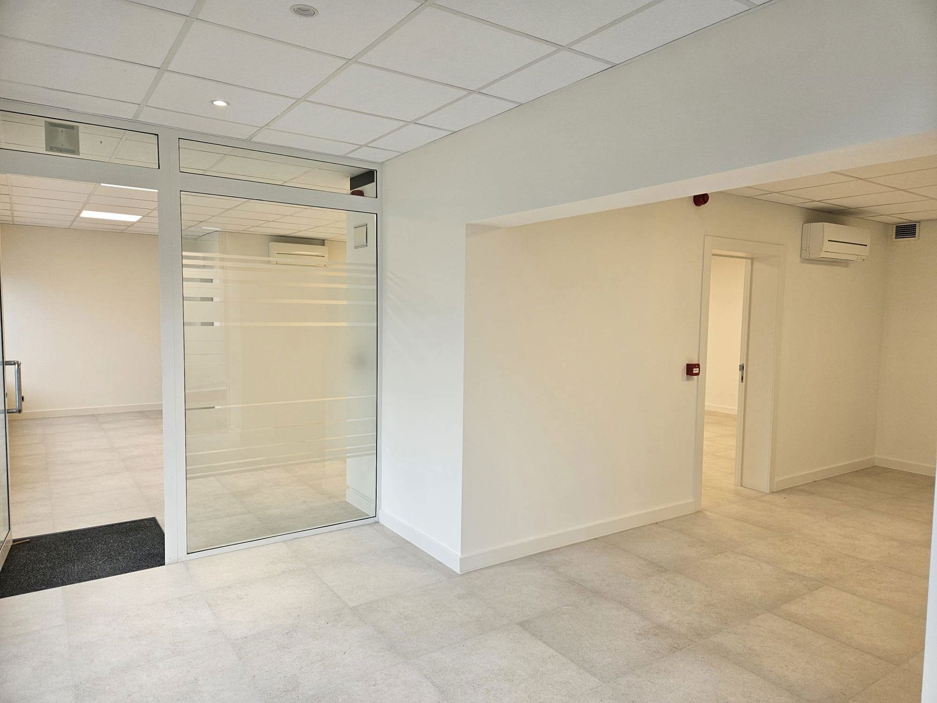 TE HUUR in Meeuwen: kantoor/commerciële ruimte - foto 5