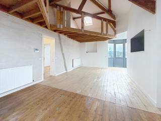 Planifiez votre visite via www.living-stone.beAppartement en duplex situé en face du canal de la Dendre à Grammont.Deuxième étage accessible sans...