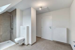 Bent u op zoek naar een stijlvol en modern appartement waar ruimte en comfort centraal staan?Dit prachtige duplexappartement op de 2de verdieping,...