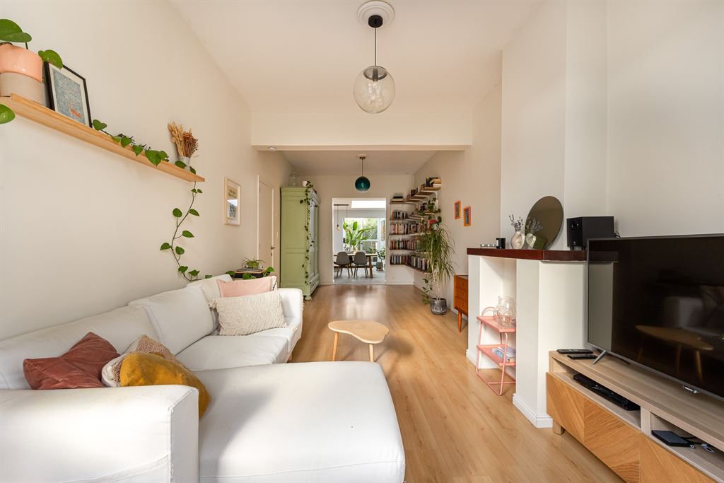 Lichtrijke stadswoning met groene koer - foto 2