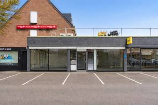 Dit ruime handelspand van ca. 210 m² is gelegen op een uiterst commerciële toplocatie in Shopping Diepenbeek, aan de Wijkstraat 33. Dankzij de...