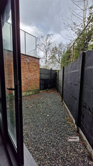 <p><span>Centraal gelegen studio-appartement/kantoor. </span></p><p><span> </span></p><p><span>Op wandelafstand van het Te Boelaarpark. </span></p><p><span>Deze studio/praktijkruimte/kantoor kan voor verschillende doeleinden gebruikt worden.</span></p><p><span>Er is een keuken en twee kantoorruimtes. Deze kunnen ook omgevormd worden tot een leefruimte. </span></p><p><span>Apart toilet.</span></p>