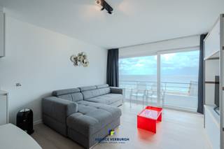 Ontdek dit prachtig en kwalitatief gerenoveerde appartement op de tiende verdieping van een uitstekend onderhouden residentie. Het appartement...