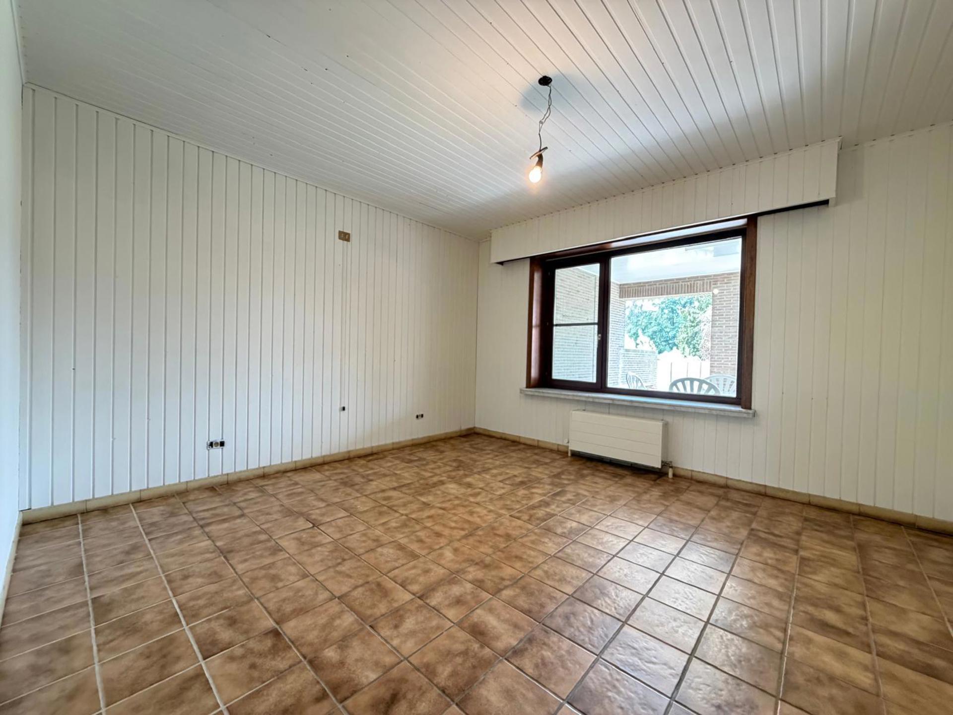 Gelijkvloerse woning (open bebouwing) met tuin en garage. - foto 5