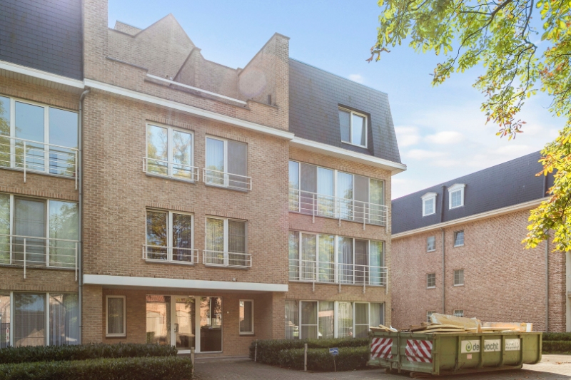 RUIM GERENOVEERD VILLA APPARTEMENT MET 2 TERASSEN TE KOOP!! - photo 1