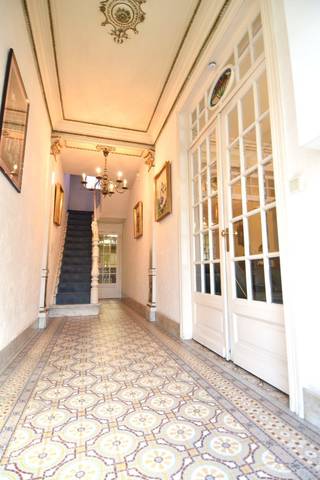 De woning is gelegen in de Koning Albertstraat te Kuurne, een centrale en levendige omgeving waar alle essentiële voorzieningen — zoals...