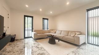 Instapklare, vrijstaande nieuwbouwwoning met 4 tot 5 slaapkamers in Heusden-Zolder!Deze recente, vrijstaande nieuwbouwwoning is gelegen in de rustige...