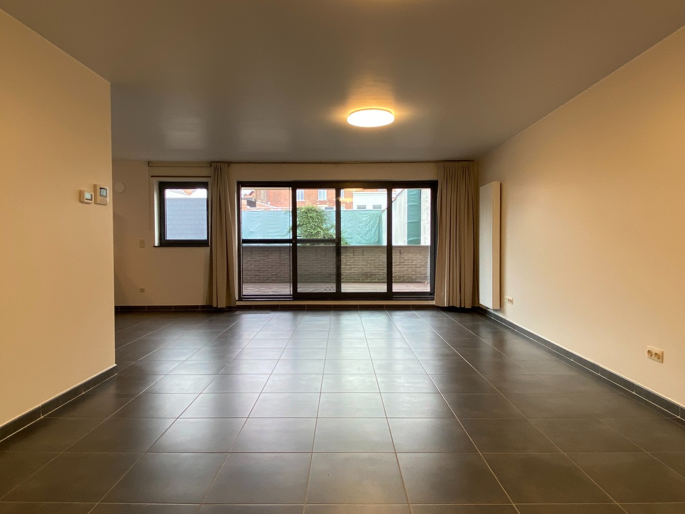 Rustig gelegen appartement met 2 slaapkamers, ruim zonneterras en autostaanplaats te centrum Tienen - foto 5