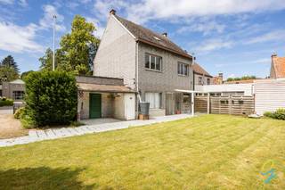 <p>Te koop te Wetteren!<br />Deze halfopen bebouwing in Wetteren biedt een uitstekende opportuniteit voor wie op zoek is naar een woning met veel potentieel. <br />Gelegen en omgeven door weidelanden en bossen en op een mooi perceel van bijna 5are beschikt de woning over vier slaapkamers en een aangename tuin, ideaal voor gezinnen of wie graag van buitenruimte geniet. <br />Als renovatieproject aan 6% biedt deze eigendom tal van mogelijkheden om een warme thuis volledig naar eigen smaak en wensen te creëren.<br />Vlakbij winkels, openbaar vervoer, station en oprit autostrade.<br />Graag een bezoek? Contacteer Wolf op 0498 54 06 90 of via Wolf@cornelis-goeman.be.</p>
