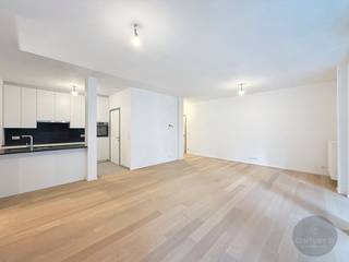 Mooi, 2slk appartement in het centrum van Brugge. Het appartement is gelegen op het gelijkvloers, in het rustige Sint-Gillis kwartier.Indeling:Living...