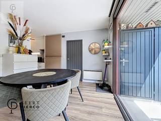 Droomt u ervan om het hele jaar door te kunnen ontsnappen naar rust, natuur en gezelligheid?Dan is dit uw kans. Deze charmante bungalow ligt prachtig...