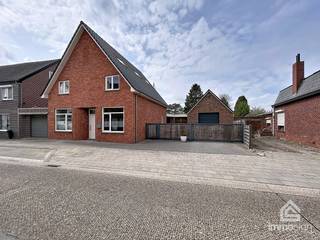 PLUSPUNTEN:+ perceeloppervlakte: 1.118 m²+ bewoonbare oppervlakte: 240 m²+ 5 slaapkamers+ ruime woning met veel potentieel+ vergunde werkplaats:...