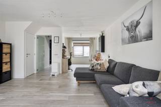 Recent gerenoveerde woning te WaarschootDeze instapklare woning is gelegen te Molenstraat 37 in Waarschoot, op een vlot bereikbare en centrale...