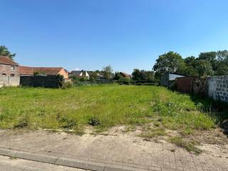 In Tongeren staat deze half open bebouwing te koop op een perceeloppervlakte van 522.00 vierkante meter. De grond waarop het huis staat, is...