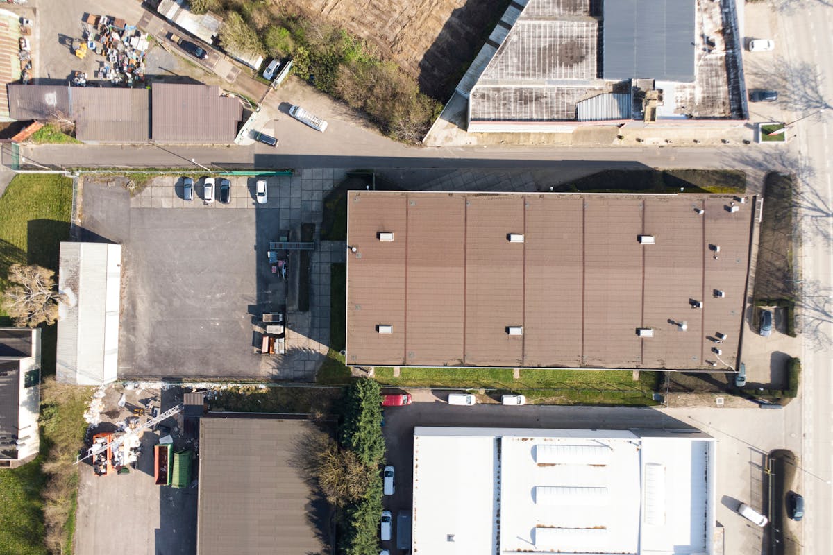 Bedrijfsgebouw (2.240 m²) met buitenruimte te koop in Tienen - foto 2