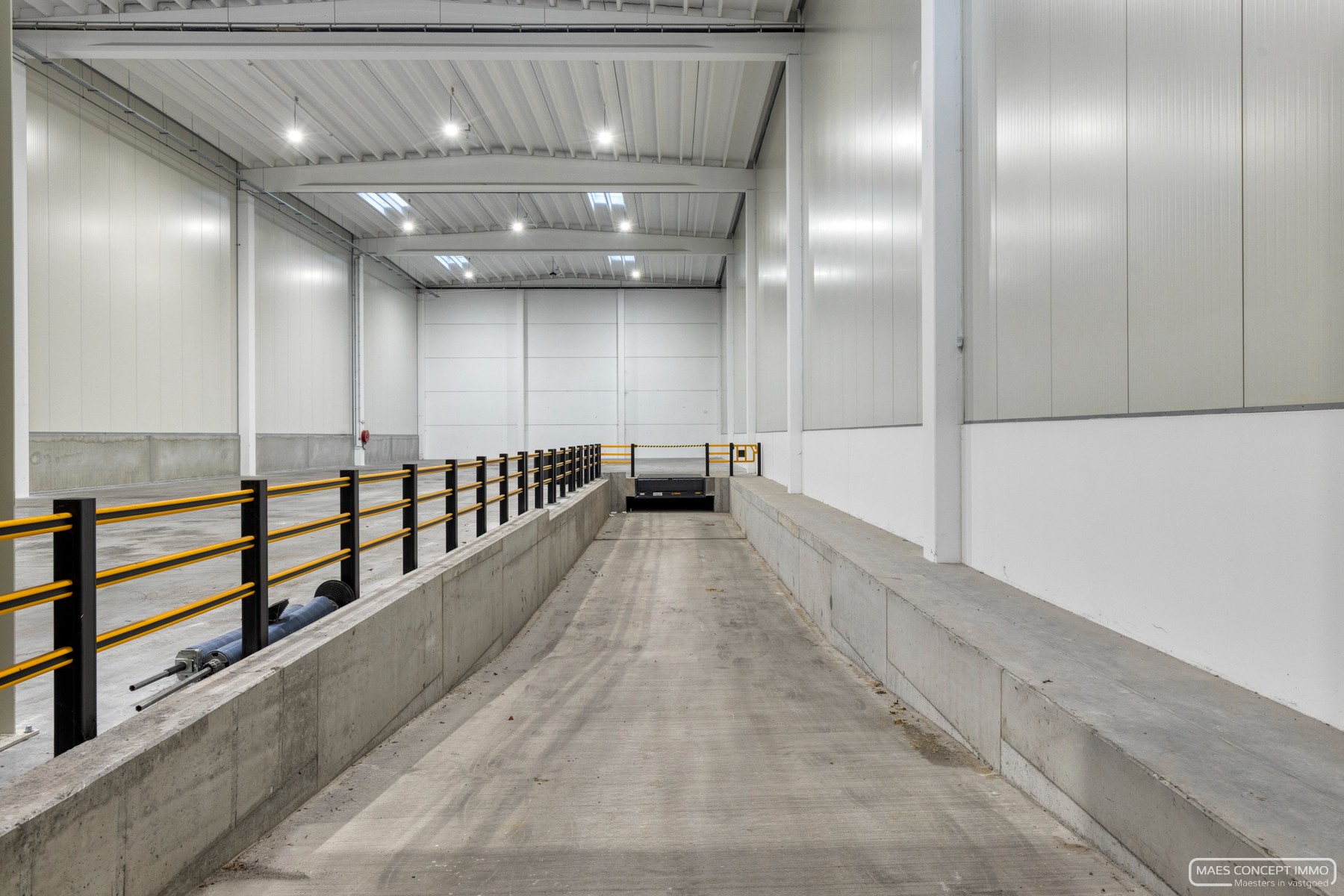 Nieuwbouw magazijn te koop van 1084 m2 bij E17 en Waregem centrum - foto 3