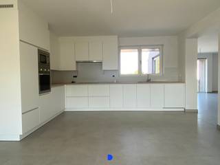 Ruim appartement op de 1° verdieping van 'Residentie Rumbeke Statie' met 2 slaapkamers en 2 terrassen!Indeling:Inkom met gastentoilet.Badkamer met...