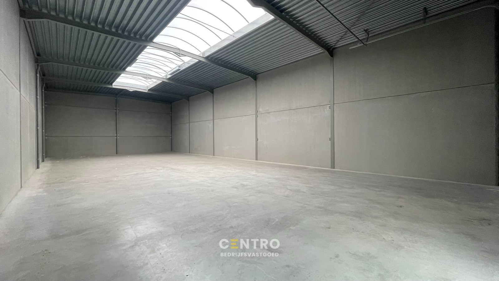 NB MAGAZIJN (335m²) inclusief 1 private PARKEERPLAATS op industriezone "Schatting" te Zedelgem - foto 2
