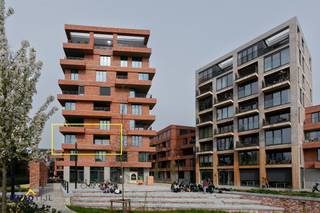 In het hart van Dendermonde, langs de commerciële hoofdader kan je dit uniek nieuwbouwproject Hof Van Saeys vinden. Woon, winkel en werk op...