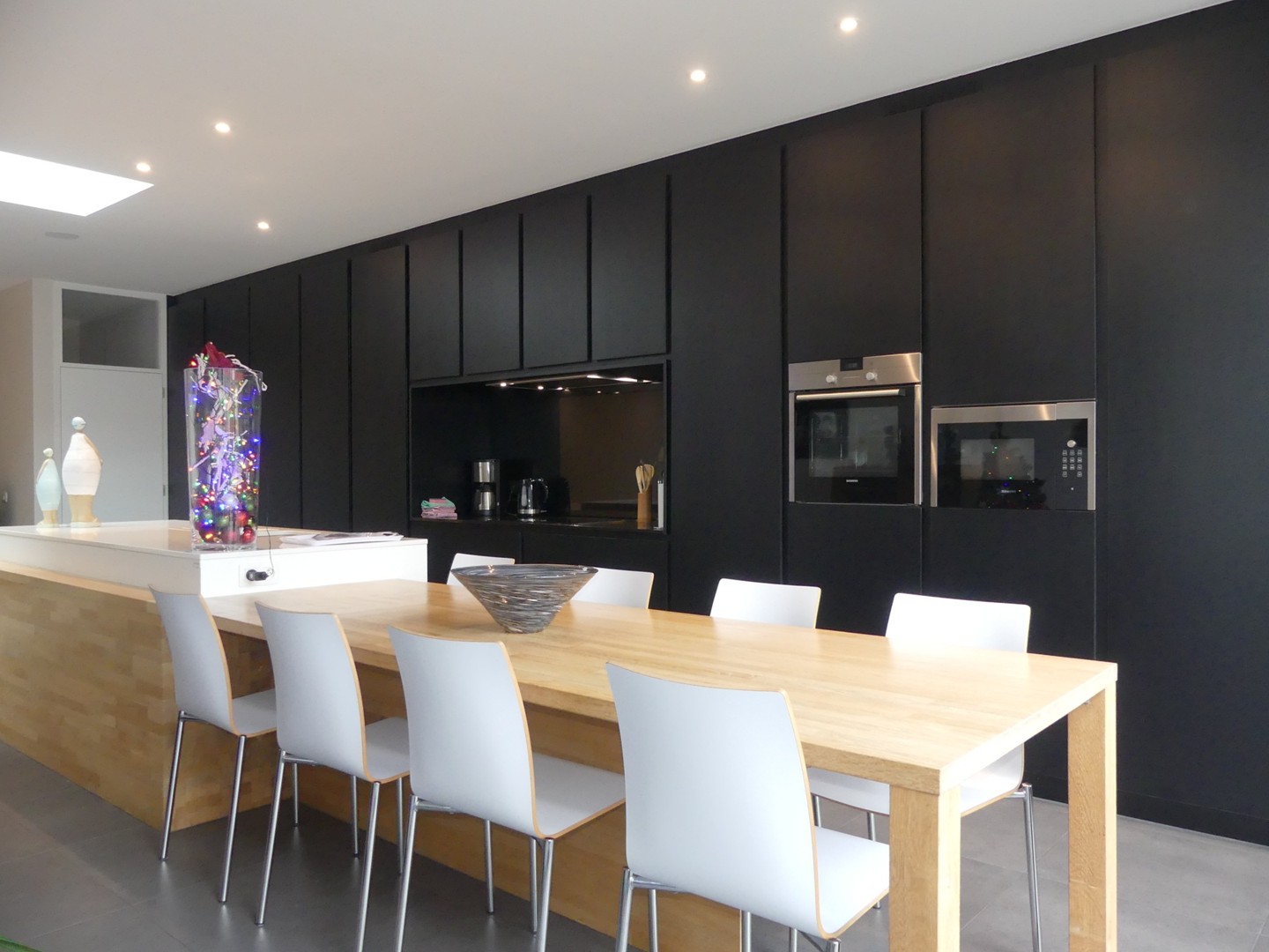 Modern ingerichte en ruime woning met garage en tuin - foto 5