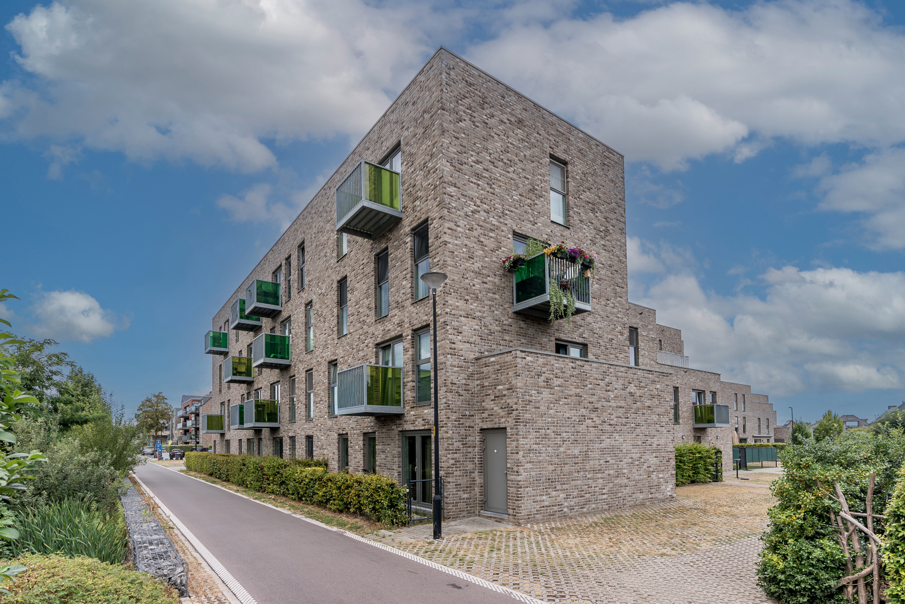 Top gelegen appartement inclusief autostaanplaats en berging! - foto 3