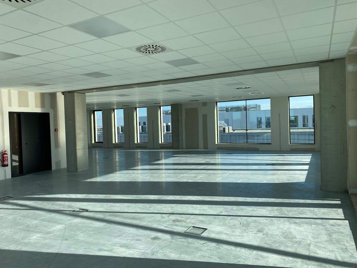 Nieuwbouw kantoorruimte van ca. 893 m² in R. Plaza Roeselare - foto 5