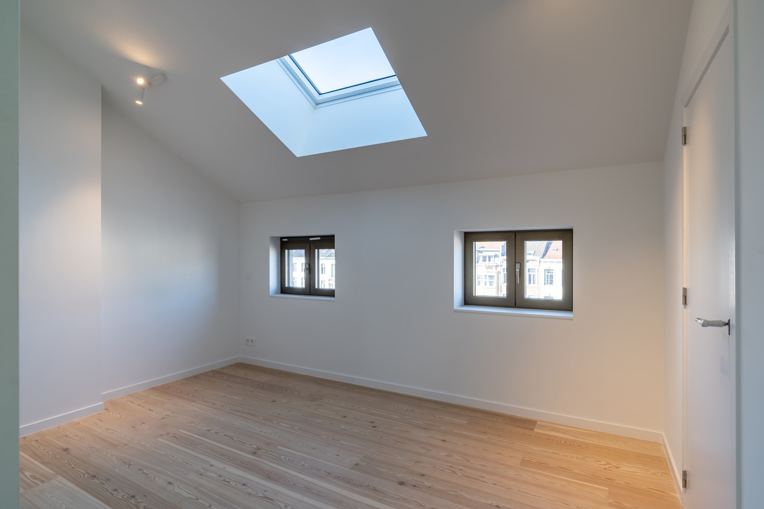 Volledig gerenoveerd 1-slaapkamerappartement op de ring rond Leuven ! - foto 4