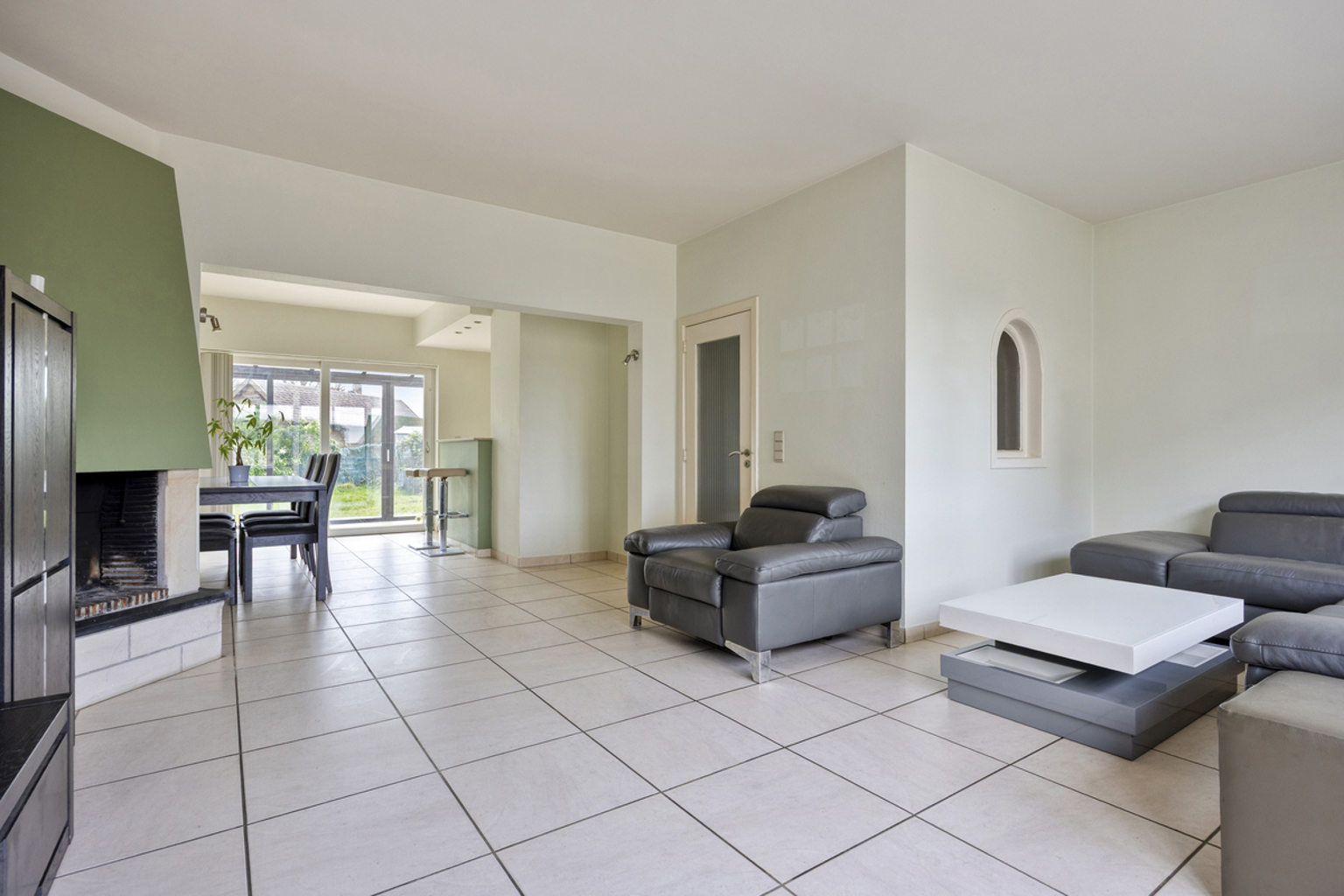 Bel-etagewoning met drie slaapkamers met garage en tuin - foto 3