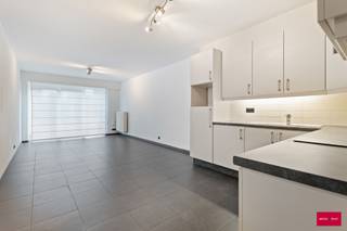 Bent u op zoek naar comfortabel en zorgeloos wonen? Dit gelijkvloers appartement combineert modern wooncomfort met een aangename privétuin –...