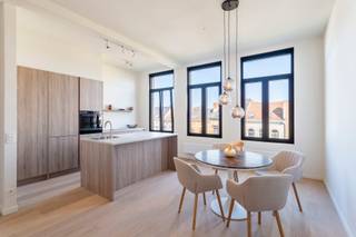Luxe penthouse op ’t Zuid in Antwerpen: Uw droomhuis wacht op uBent u op zoek naar een exclusieve woonplek in het hart van Antwerpen? Dit prachtige...