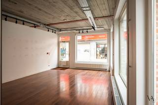 Deze gelijkvloerse handelsruimte is op zoek naar een nieuwe huurder. Gelegen in de Diestsestraat, een gezellige winkel-wandelstraat, ben je hier...