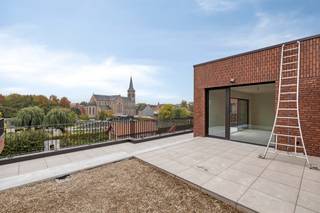 Exclusief penthouse met 3 slaapkamers en riant terras – centrum Merelbeke Bovenaan dit kleinschalige nieuwbouwproject op de historische tramsite...