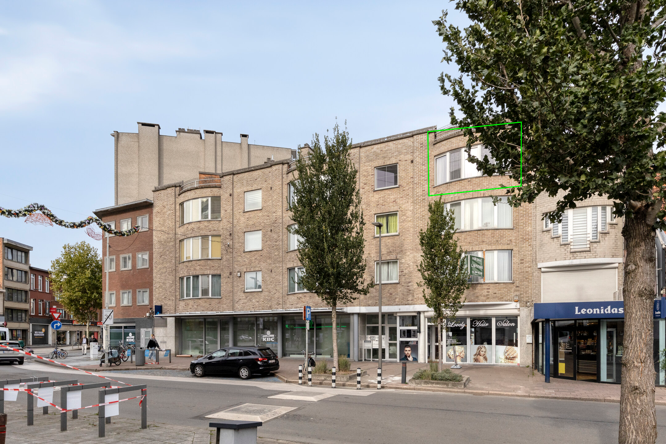 Instapklaar appartement met ruime garagebox naast Rivierenhof. - foto 1