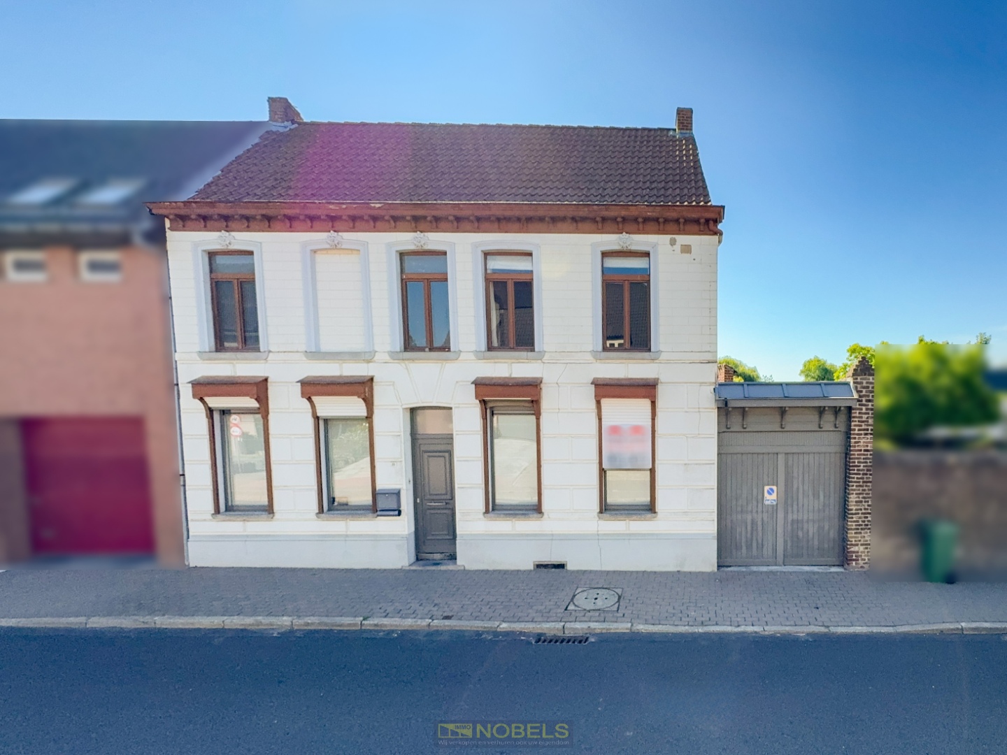 Te koop, Te moderniseren halfopen bebouwing met spatieuze tuin en 2 garages te Zottegem - photo 2