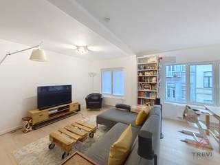 IXELLES, ideaal gelegen tussen de Europese wijk en de Louizalaan, dicht bij alle voorzieningen (openbaar vervoer, winkels, scholen),...