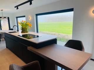 Damme, vlakbij Moerkerke Tot in de puntjes LUXUEUS  gerenoveerde ENERGIEZUINIGE open bebouwing , alles op het gelijkvloers