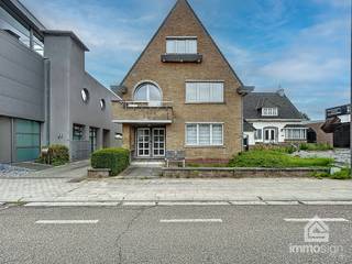 PLUSPUNTEN:+ uitzonderlijk ruim appartement+ netto oppervlakte: 204 m² (bron: precad)+ terrasoppervlakte: 58 m² (bron: precad)+ 2 à 3 slaapkamers +...