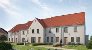 Deze landelijke gesloten woning heeft 4 slaapkamers, ideaal voor wie comfortabel en zorgeloos wil wonen.

Je woont in ’t Cleygoed, een verkeersluw parkdomein waar ruimte en stilte centraal staan, op fietsafstand van de kust.

De woning wordt volledig afgewerkt opgeleverd en laat je toe om zelf materialen en afwerking te kiezen volgens het voorziene budget in ons lastenboek.

Met warmtepomp, vloerverwarming en zonnepanelen geniet je van een energiezuinige woning met een E peil van 10 en ben je helemaal klaar voor de toekomst.

Wil je graag meer weten over deze woning? Contacteer onze nieuwbouwadviseur of download de projectbrochure.