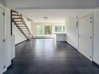 Découvrez ce magnifique appartement duplex idéalement situé dans le centre de Kortenberg, aux 2e et 3e étages d’un petit immeuble moderne...