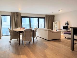 Dit fantastiche ruime 2 slaapkamer appartement van 112 m² met 2 badkamers is de ideale stek om te wonen of te co-housen. Met een makkelijke en...