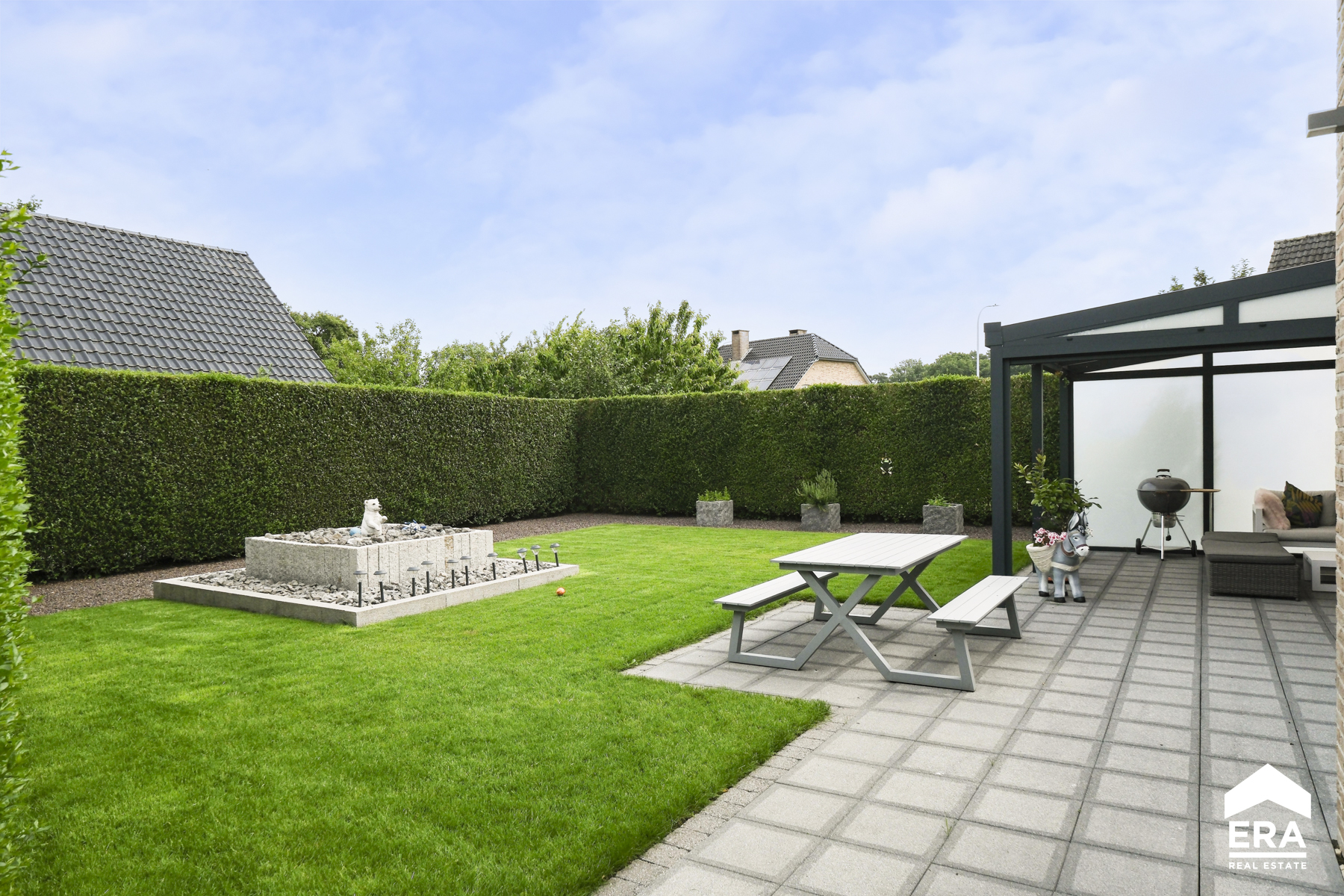 Instapklare woning met vernieuwde keuken en grote garage - foto 3