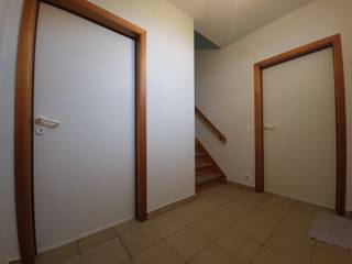 Deze ruime halfopen woning in Dentergem is de ideale woning voor wie op zoek is naar een comfortabel huis met veel ruimte en privacy.De woning...