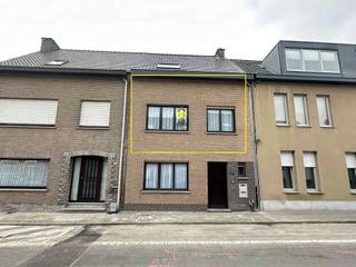 Dit gezellige appartement met één ruime slaapkamer is gelegen op de eerste verdieping en bevindt zich in het centrum van Duffel.Het appartement...
