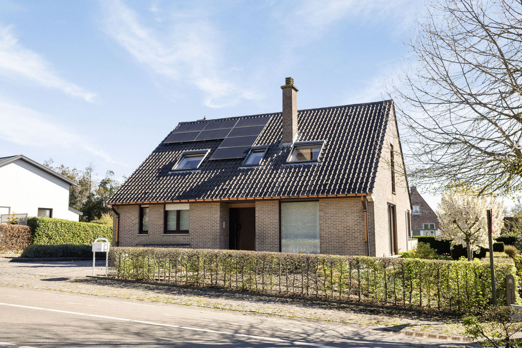 Goed onderhouden en gunstig gelegen villa met 4 slaapkamers - foto 2